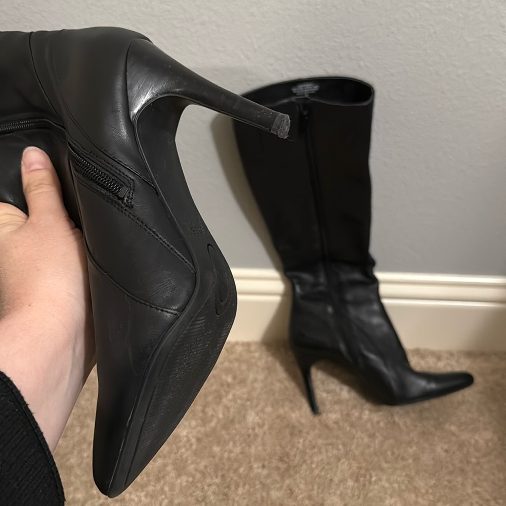 Nine West Women’s Black Leather Equestrian Stiletto Boots size 6 EUC - Picture 5 of 8